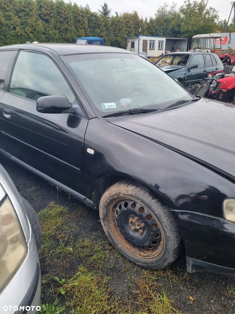 Audi a3 8l lift 3d 1.6 8v AVU lakier LY9B na części - 2