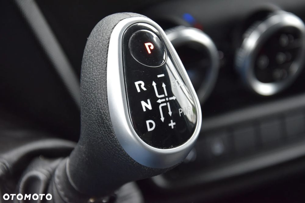 Iveco DAILY MAXI 35S16 / 2.3 - 160 KM / AUTOMAT HI-MATIC / NOWY MODEL / 3 OSOBY / DOSTAWCZE / BLASZAK / KLIMA / CZUJNIKI COFANIA / NISKI PRZEBIEG / 2022 / SERWISOWANY / Z NIEMIEC - 35