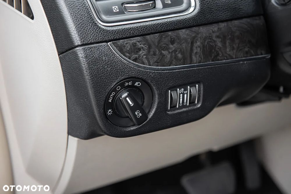 Lancia Voyager 3.6 Platinum Euro6 - 17