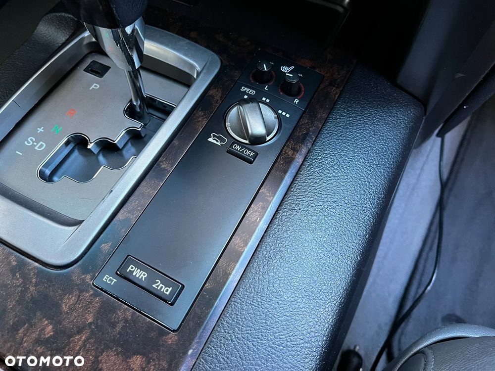 Toyota Land Cruiser - 28