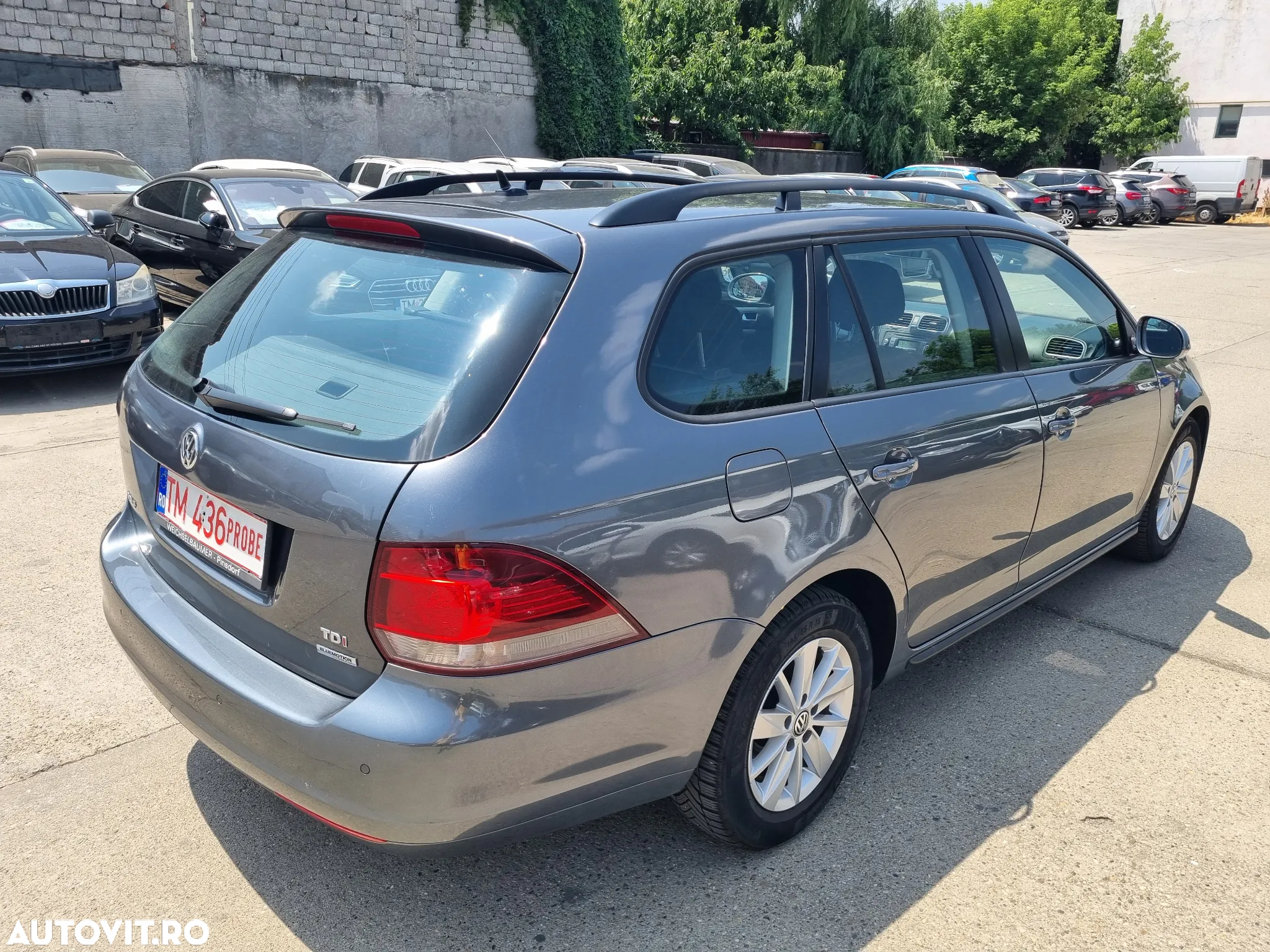 Volkswagen Golf 1.6 TDI BlueMotion Technology Comfortline - 25