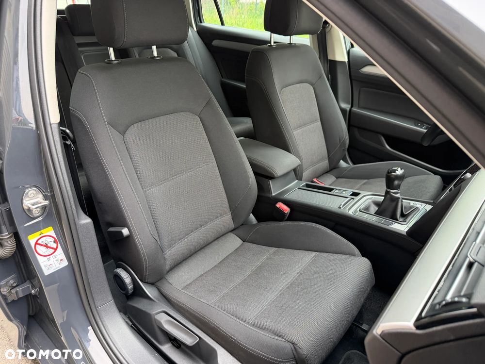 Volkswagen Passat - 9