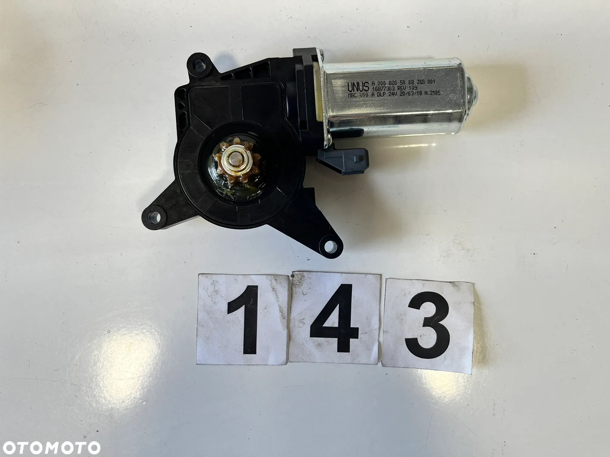 Silnik elektryczny, podnośnik szyby Mercedes Actros / Axor A0008205008 - 1