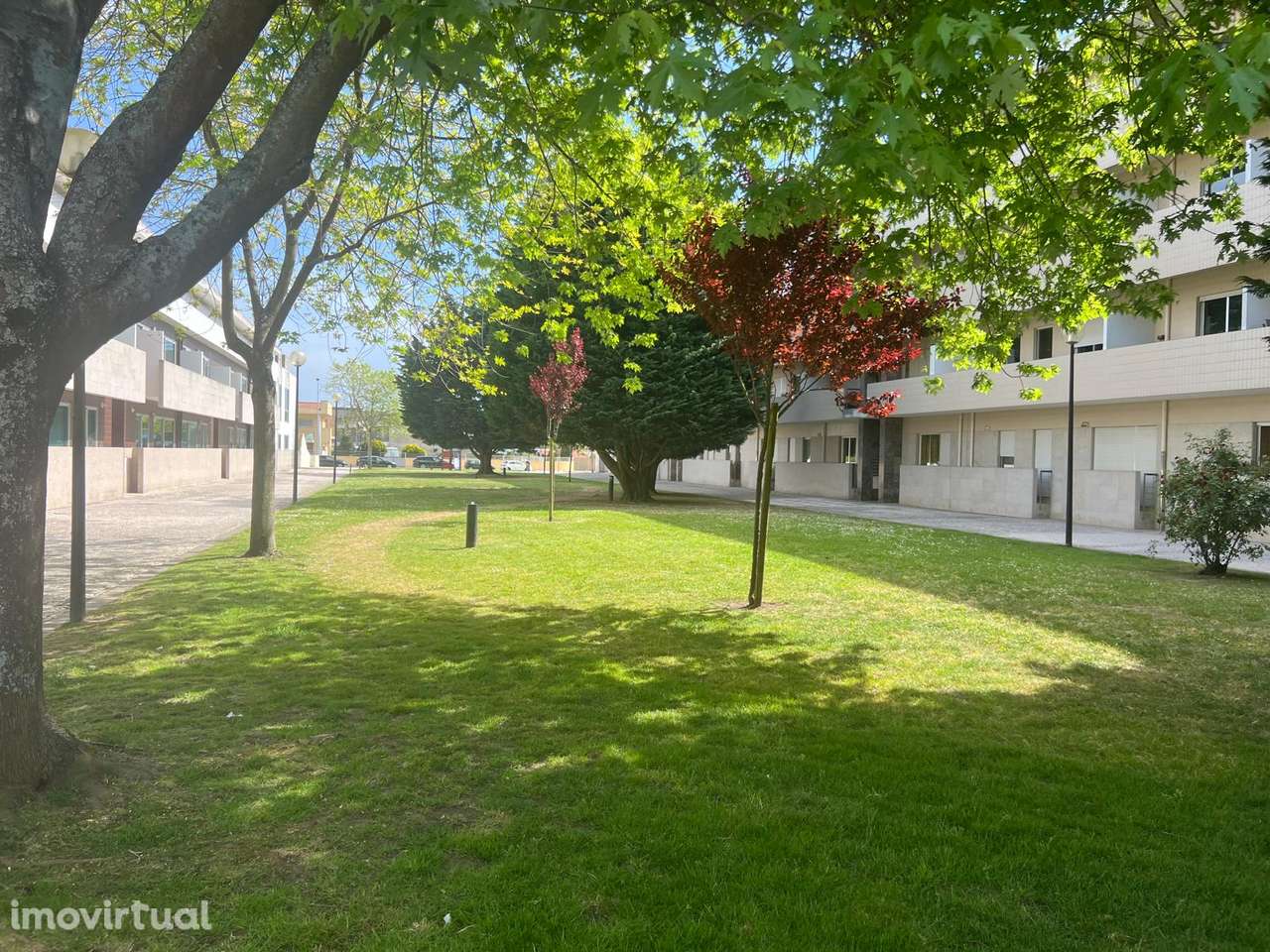 T2 completamente renovado com terraço, garagem e parque privativo - Grande imagem: 3/24