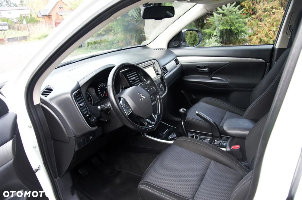 Mitsubishi Outlander 2.0 2WD Diamant - 17
