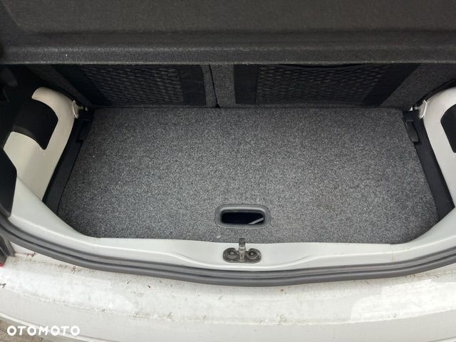 Volkswagen up! street - 17