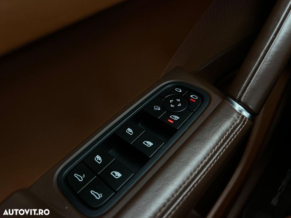 Porsche Cayenne - 29