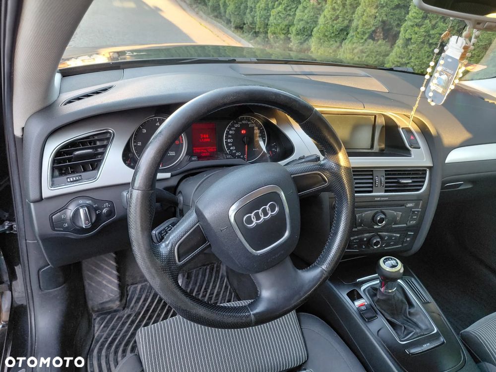 Audi A4 Limousine - 5