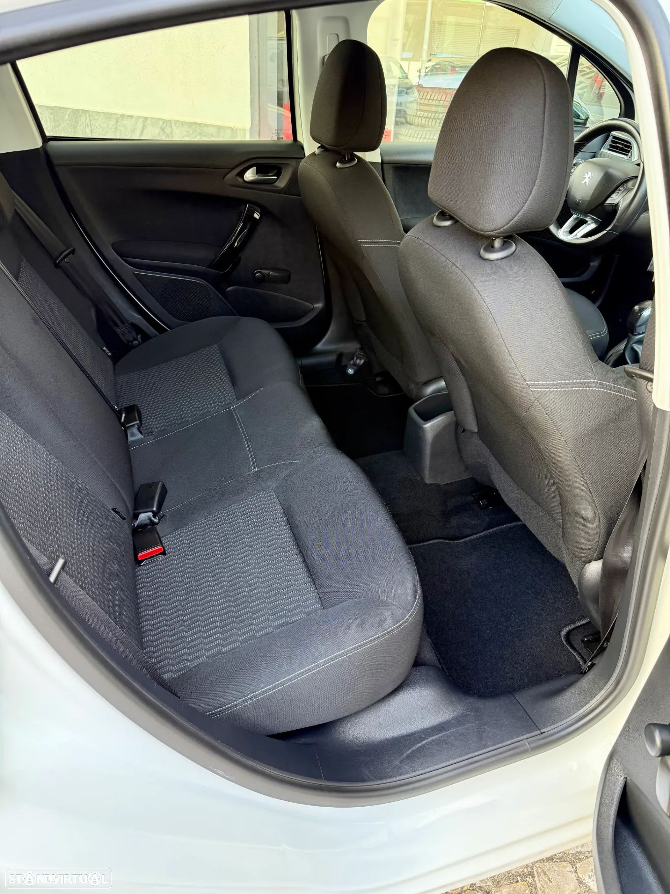 Peugeot 208 1.2 PureTech Style - 10