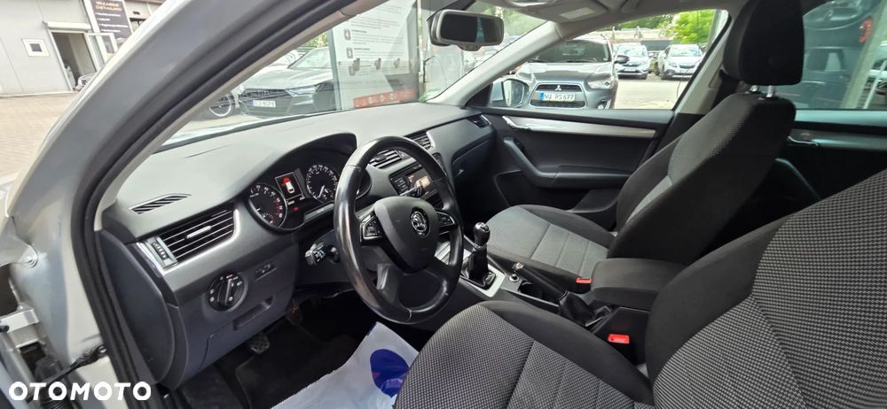 Skoda Octavia 1.6 TDI DPF Ambiente - 28