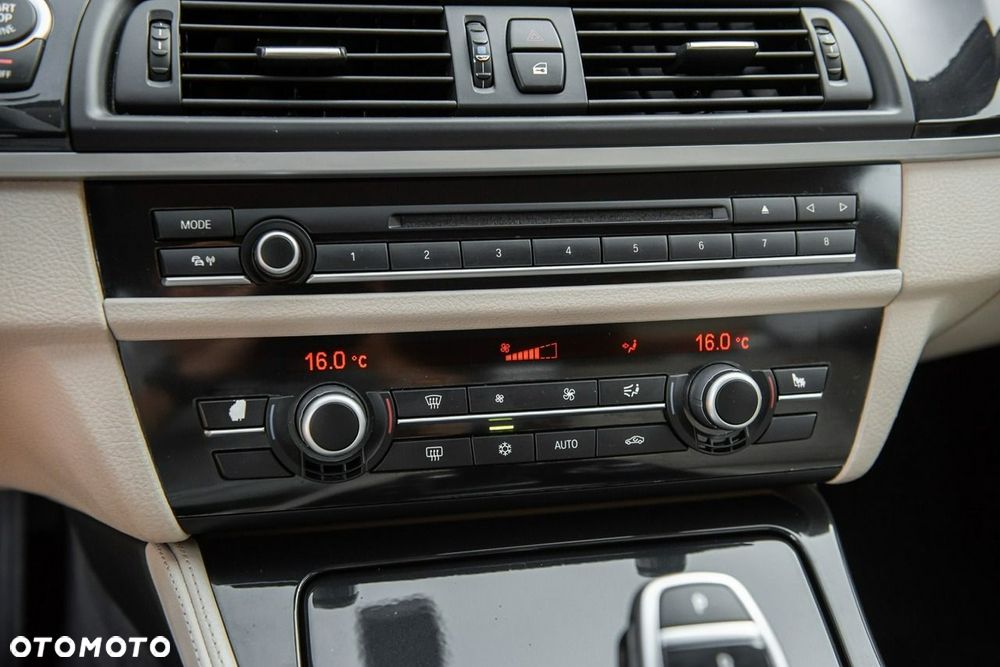 BMW Seria 5 520d Luxury Line - 23
