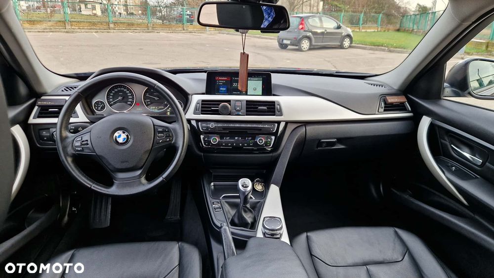 BMW Seria 3 320d Efficient Dynamic Edition - 13