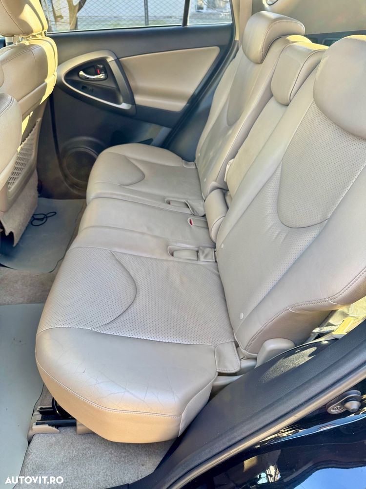 Toyota RAV4 2.2L D-CAT M/T Luxury - 6