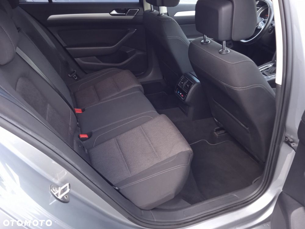 Volkswagen Passat - 13
