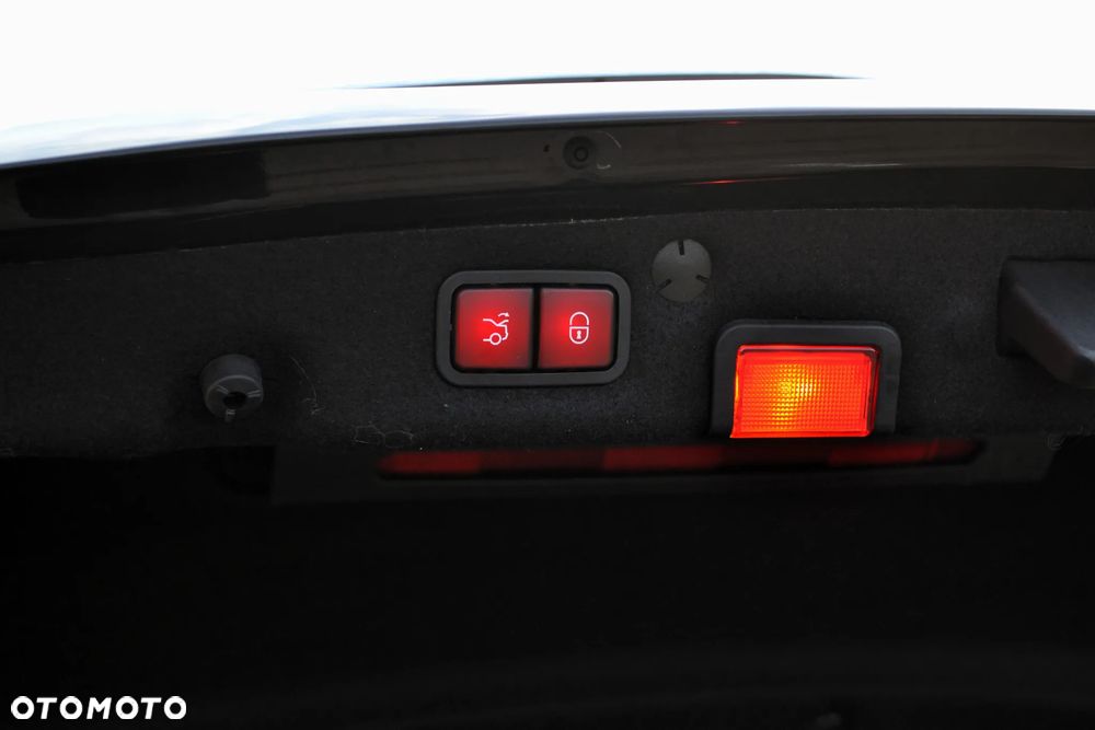 Mercedes-Benz Klasa C 200 4-Matic 7G-TRONIC - 33