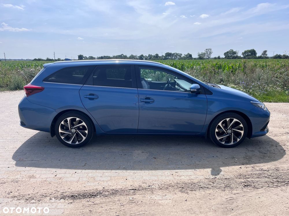Toyota Auris 1.6 Premium + - 8