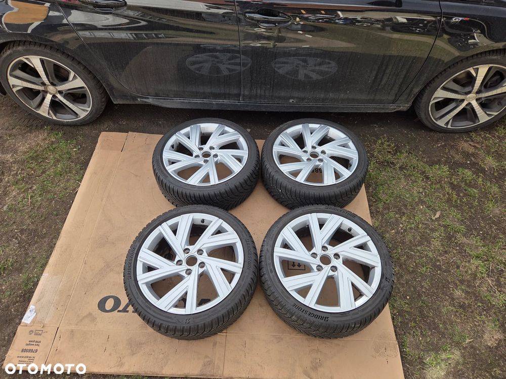 Felgi koła zimowe VW Golf VIII 8 18 Cali Bergamo 225/40R18 92V AO 5H0601025M 7.5Jx18H2 ET 51 5H0601025AB DOT 2223 2023 Rok - 2