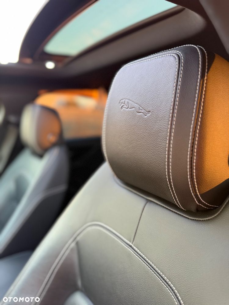 Jaguar XE 2.0 P300 AWD R-Dynamic HSE - 18