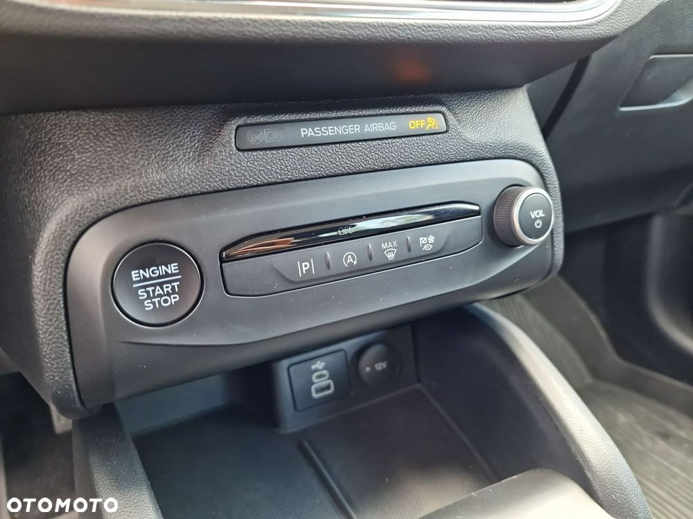 Ford Focus 1.0 EcoBoost mHEV Titanium - 28