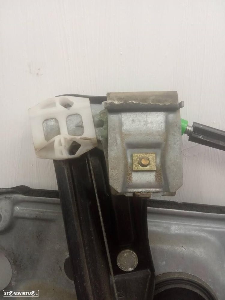 ELEVADOR DE VIDRO FRONTAL DIREITO VOLKSWAGEN GOLF IV 1999 -101426202 - 1