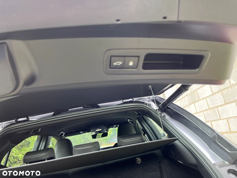 Lexus UX 250h - 9