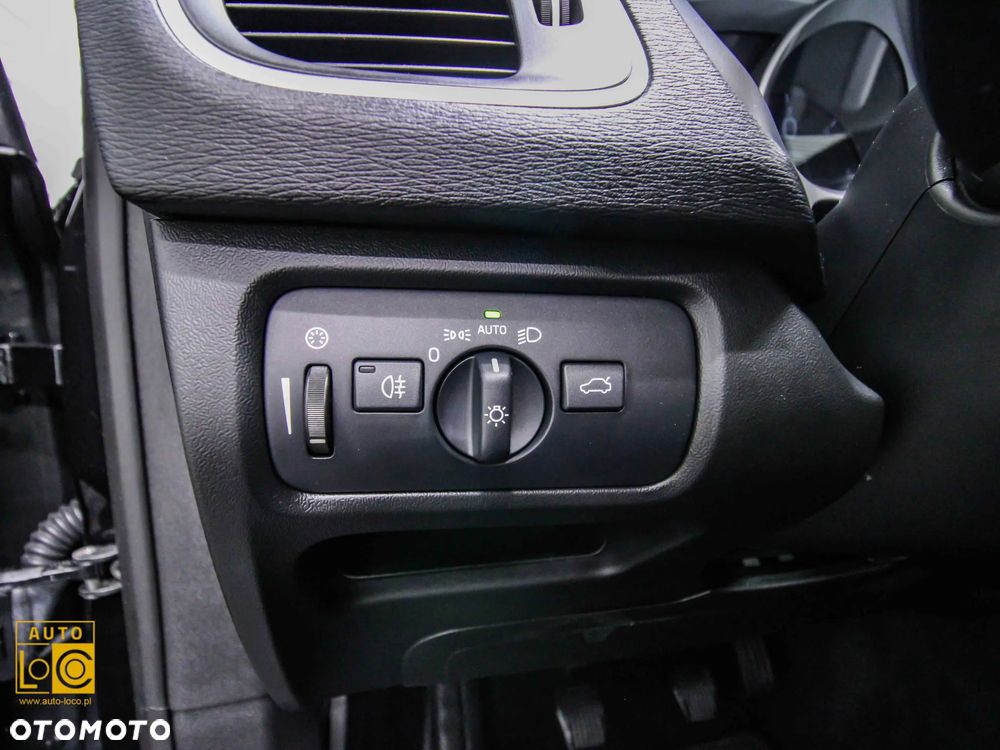 Volvo V40 D2 Momentum - 27