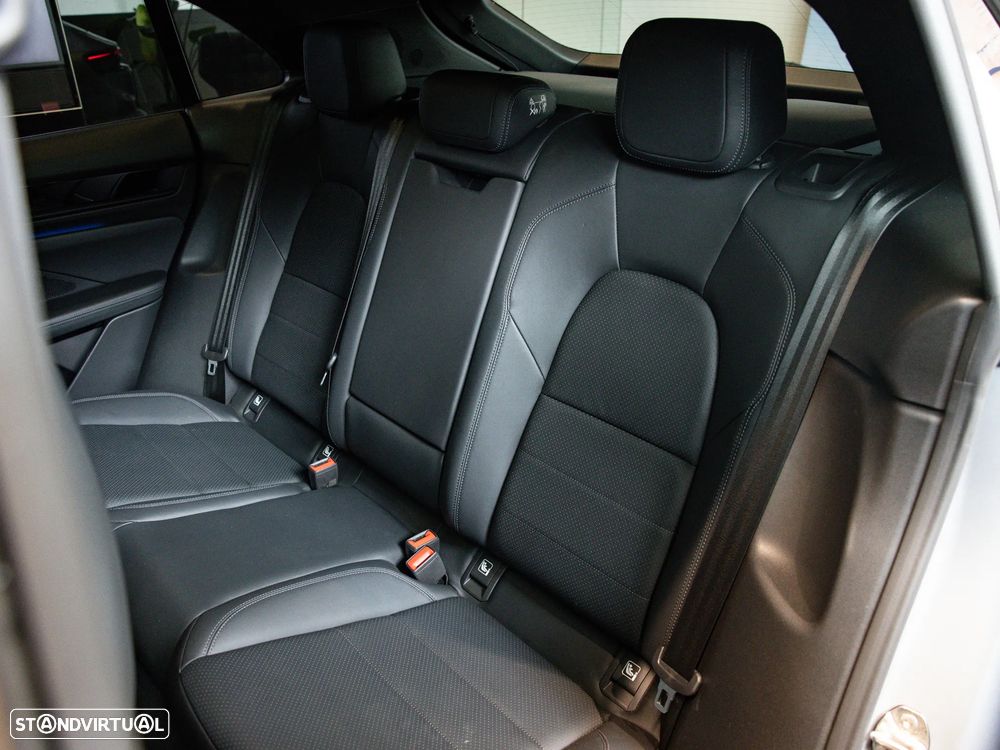 Porsche Macan Electric - 28