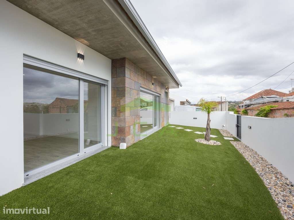 Moradia V3+1 nova e térrea com jardim - Grande imagem: 3/37