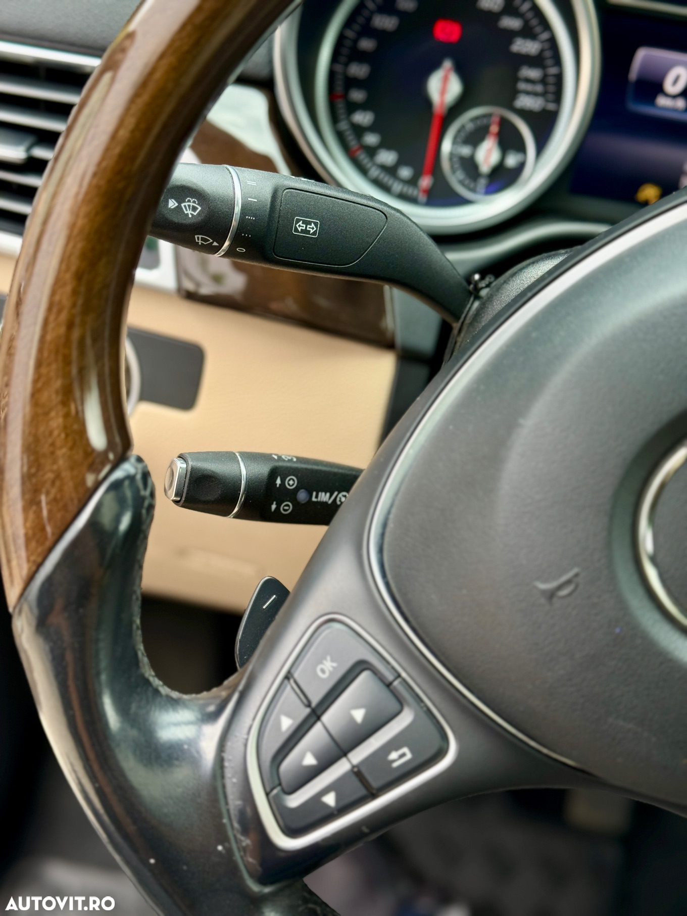 Mercedes-Benz GLE 350 d 4Matic 9G-TRONIC AMG Line - 35