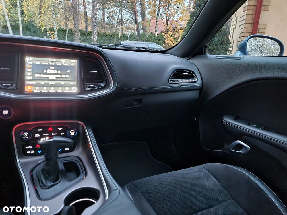 Dodge Challenger 6.4 Scat Pack - 21