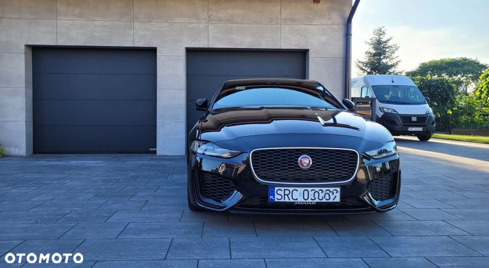 Jaguar XE 2.0 P250 R-Dynamic S - 4