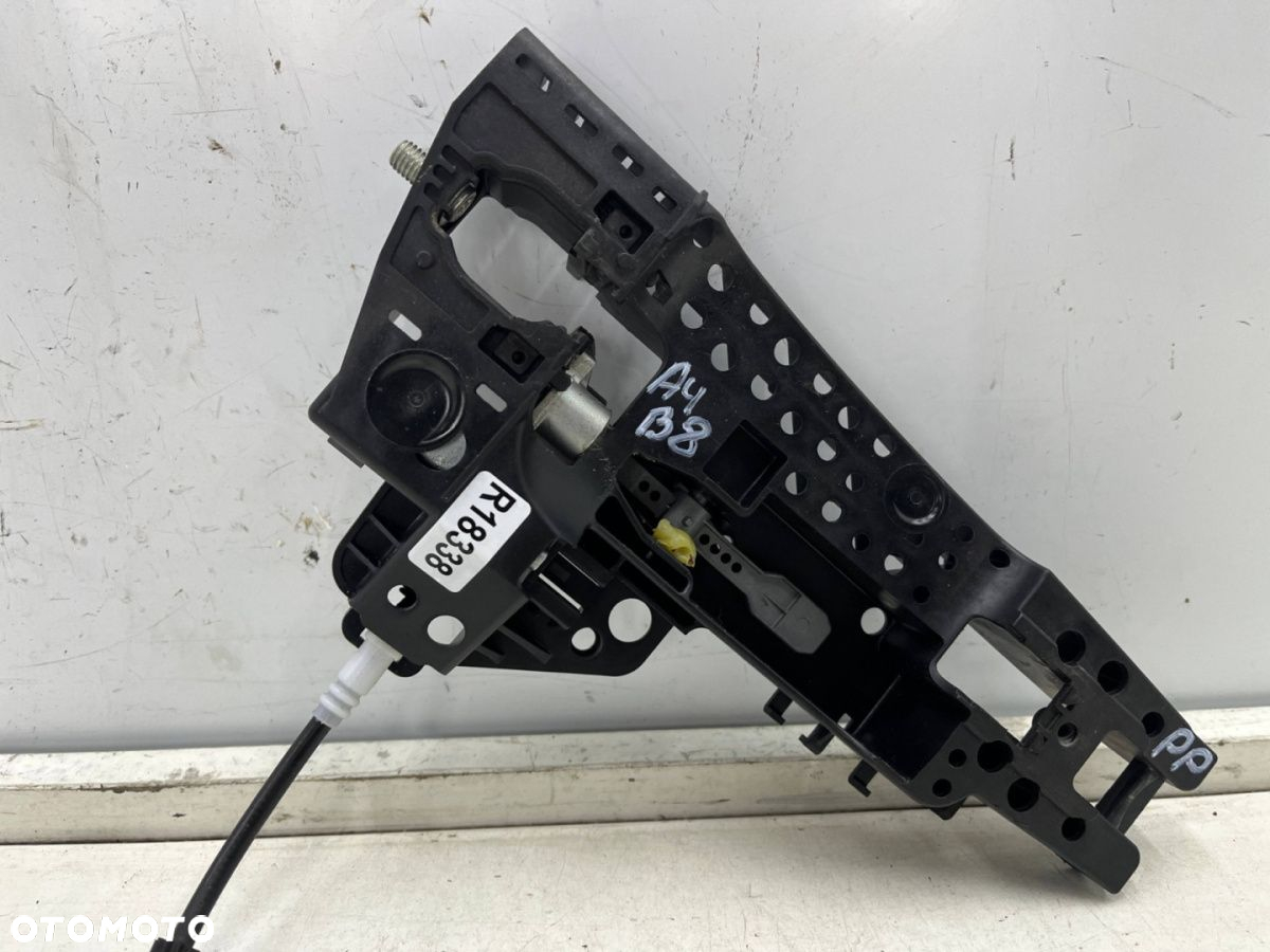 Klamka Audi A4 B8 07-15r. prawa przednia zewnętrzna podstawa rączki drzwi z linką 8t0837886b - 2