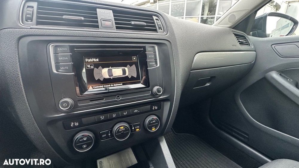 Volkswagen Jetta 2.0 TDI Comfortline - 12