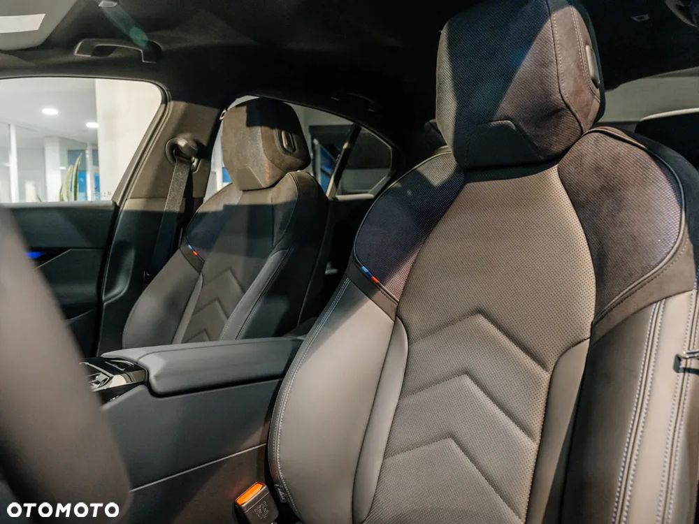 BMW Seria 5 550e xDrive PHEV M Sport - 12