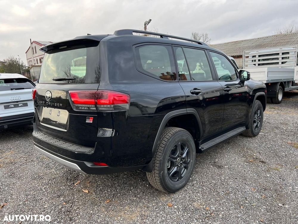 Toyota Land Cruiser 300 - 2