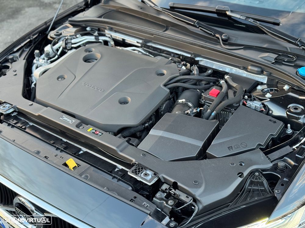 Volvo V60 2.0 B4 Momentum Plus Geartronic - 25