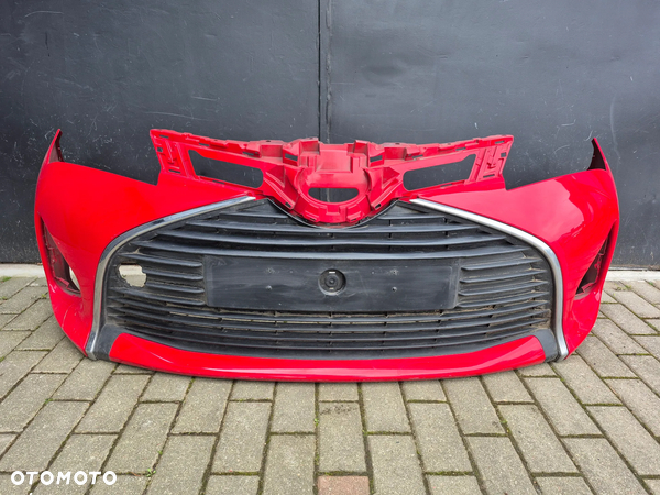 Toyota Yaris III 14-17 Zderzak przód przedni oryginalny
