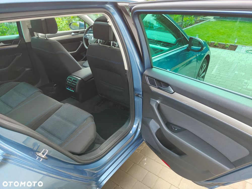 Volkswagen Passat - 32