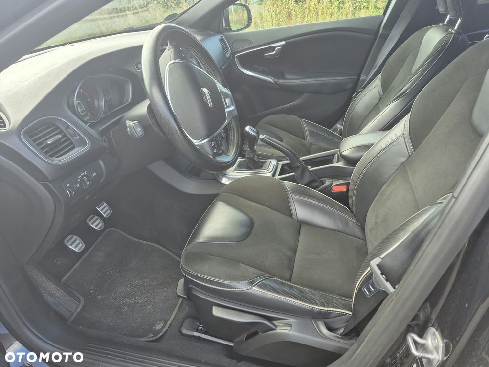 Volvo V40 D3 R-Design - 5