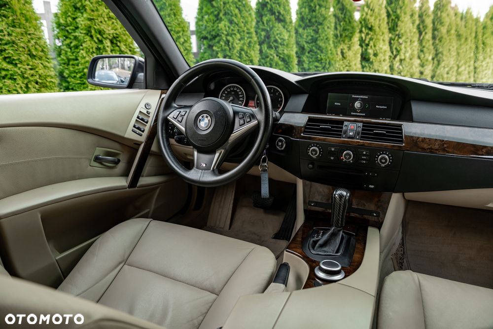 BMW Seria 5 530i - 24