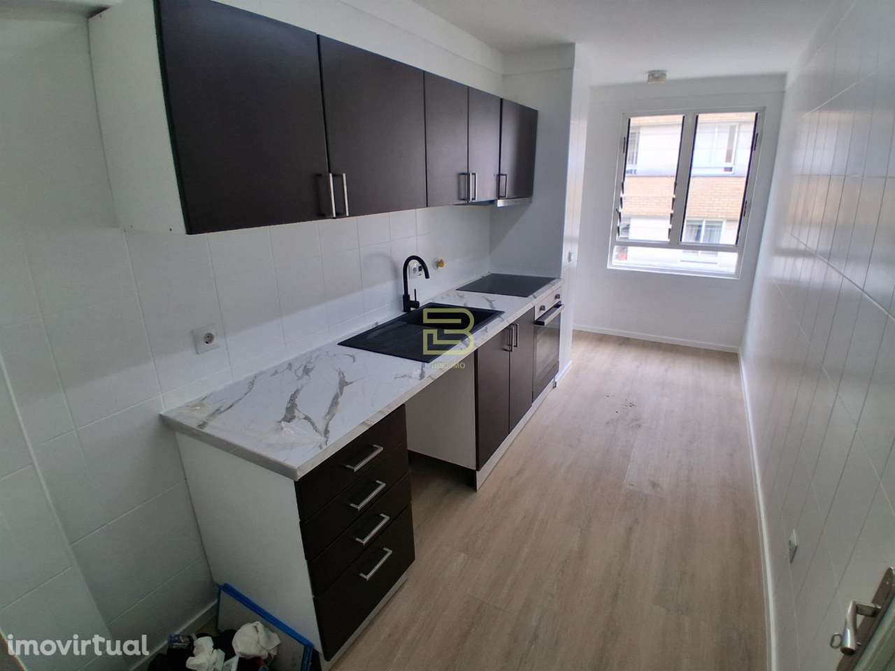 T3 Totalmente Renovado com Garagem e Varanda | A 6 Min do Metro de Bag - Grande imagem: 3/21