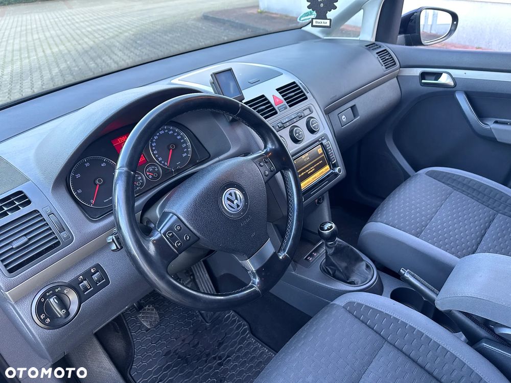 Volkswagen Touran 1.9 TDI DPF BlueMot Highline - 26