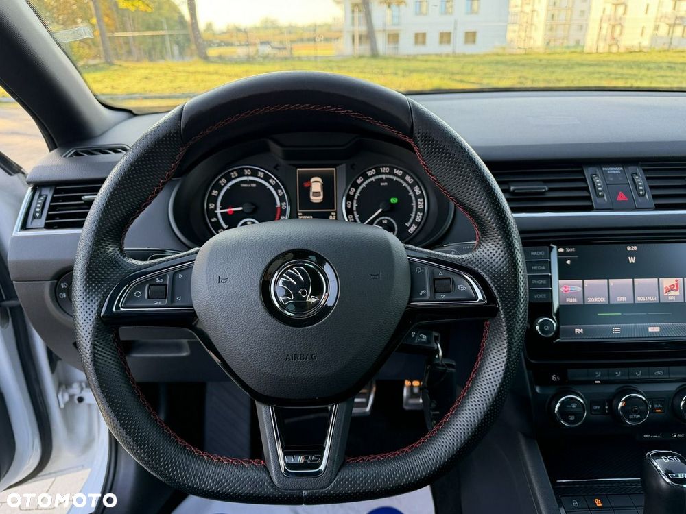 Skoda Octavia 2.0 TDI DSG RS - 22