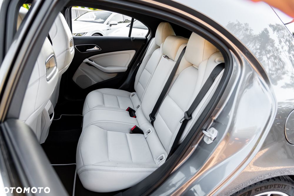 Mercedes-Benz Klasa A 250 4Matic 7G-DCT AMG Line - 20