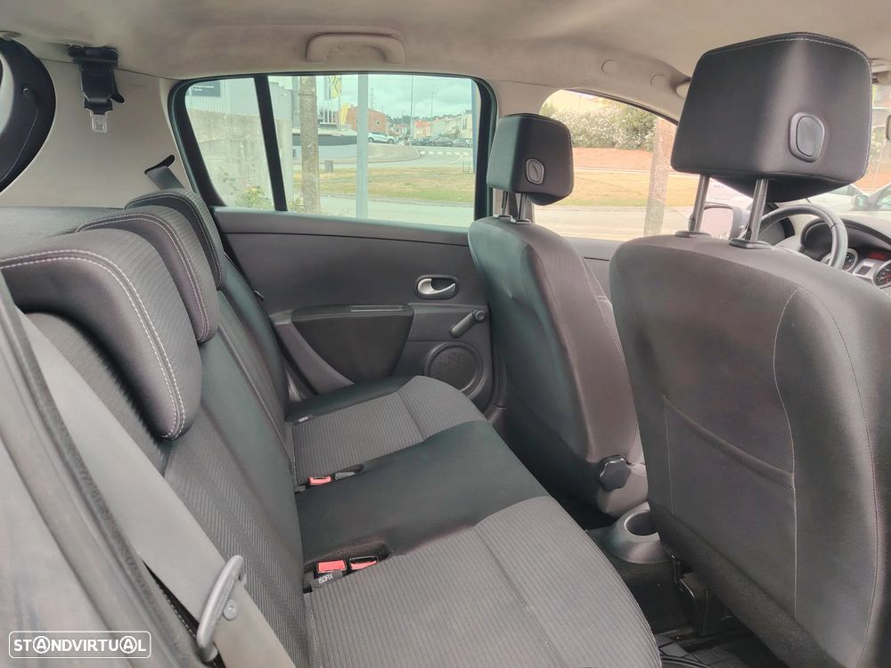 Renault Clio 1.2 16V Dynamique - 9