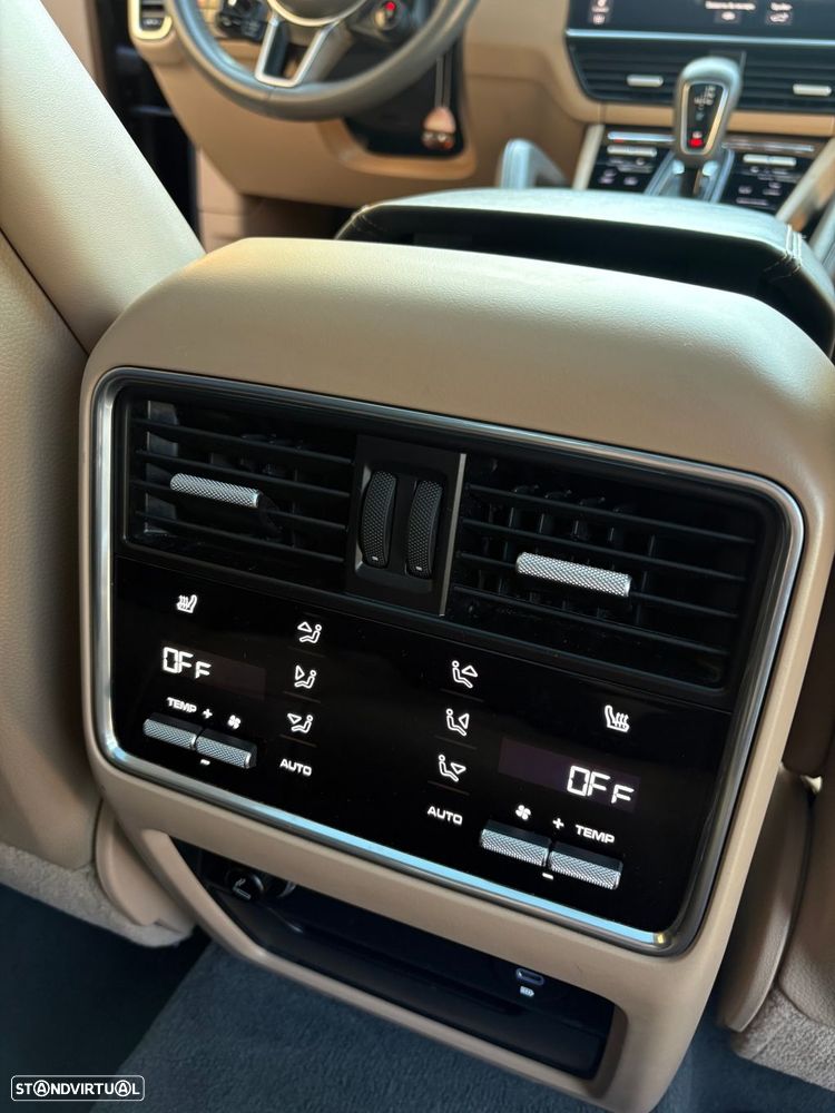 Porsche Cayenne Coupé E-Hybrid Platinum Edition - 25