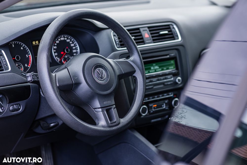 Volkswagen Jetta 1.6 TDI DSG Life - 16