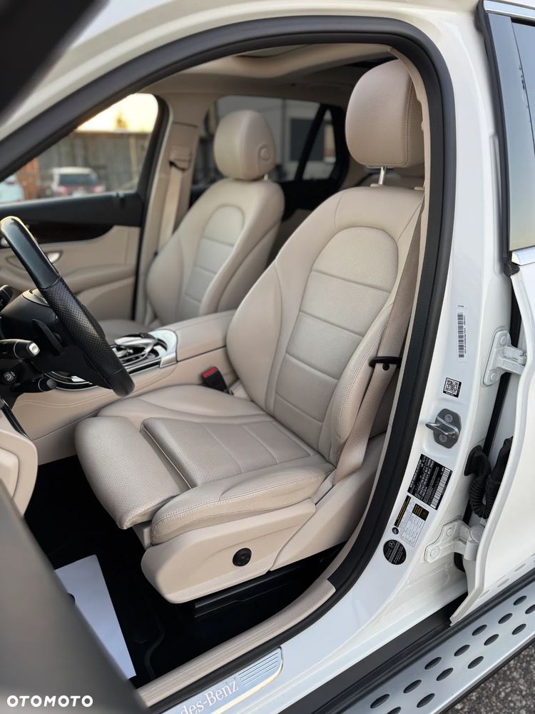 Mercedes-Benz GLC 300 4Matic 9G-TRONIC Exclusive - 30