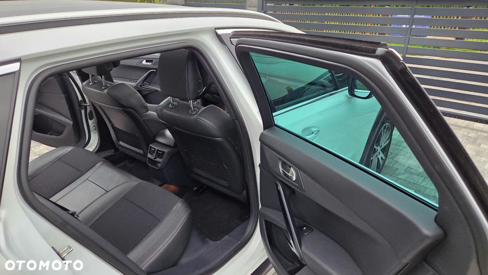 Peugeot 508 RXH Hybrid4 - 17