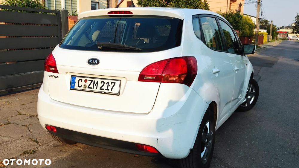 Kia Venga - 19